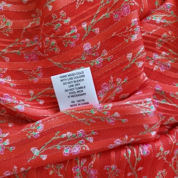 Rose + Olive Short Sleeve Metallic Thread Ruffle Sleeve Floral Print Blouse/Top - Picture 11 of 11